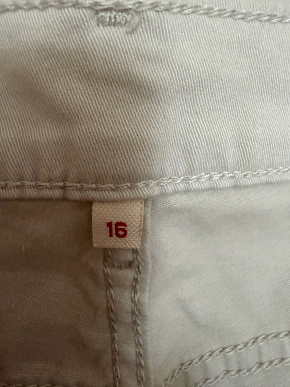 NWT🌺Levi's•Classic Capri Pants Light Beige - Picture 5 of 7